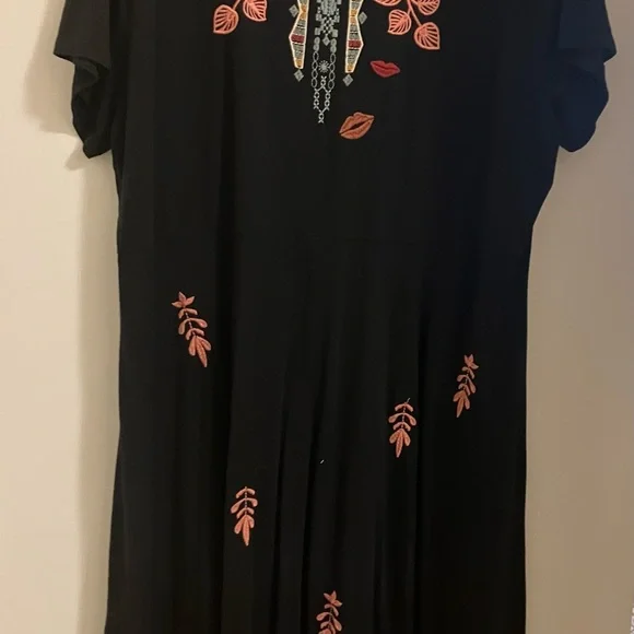EUC Black Floral Embroidered Midi Dress - Picture 2 of 3